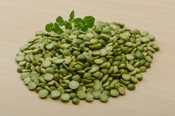 Dry green peas