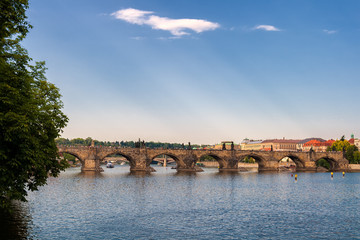 Karlsbrücke im Sommer
