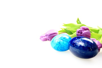 Ostereier mit Tulpen