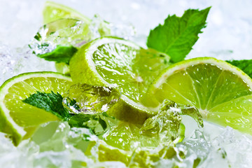 lime slices and peppermint