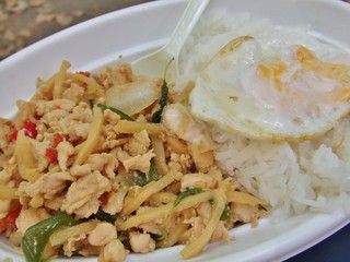 タイ料理　ガパオライス