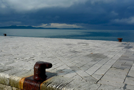 jet&eacute;e et bite d'amarrage