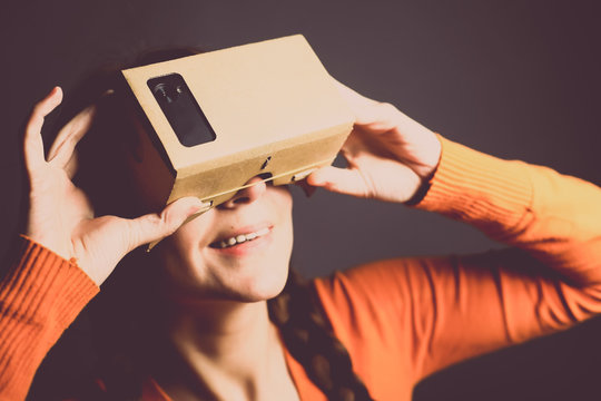 Cardboard virtual reality