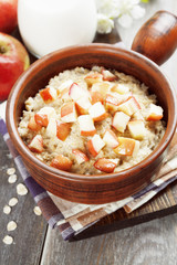 Porridge with caramelized apples