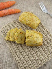 Mini-Brote mit Möhre und Apfel