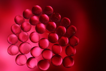 leuchtende glasperlen