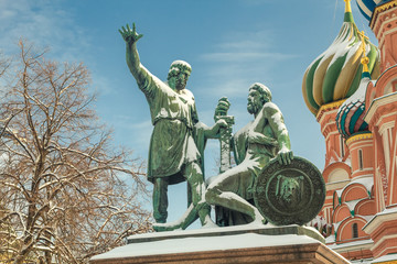 Fototapeta na wymiar Памятник Минину и Пожарскому на Красной площади. Москва