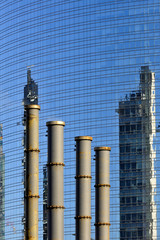 Camini e grattacielo Porta Nuova a Milano