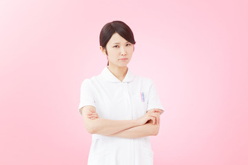 怒るナース