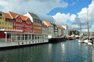 Naklejka premium Barcas en Nyhavn, Copenhague