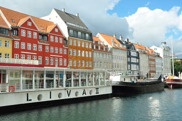 Naklejka premium Casas y barco Nyhavn, Copenhague