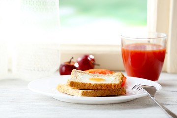 Scrambled egg with bread