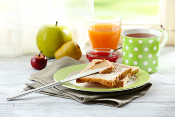Toasts with peanut butter