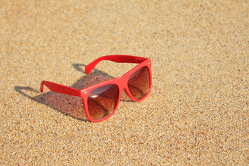 Fototapeta na wymiar Red sunglasses on the beach