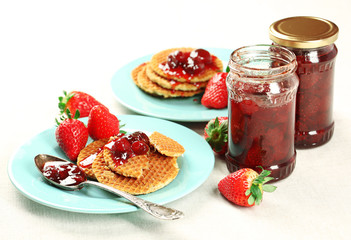 Wafers with strawberry jam and berries