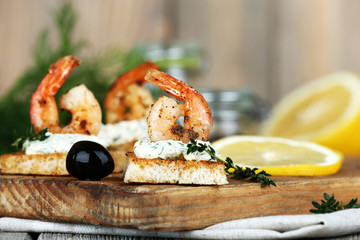 Appetizer canape with shrimp and lemon