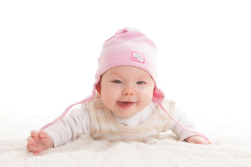 Lachendes Baby mit Mütze