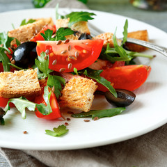 Fresh salad with tomatoes