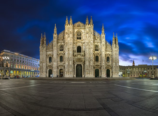 Fototapeta na wymiar Milan Cathedral (Duomo di Milano) and Duomo Square in the Mornin