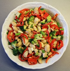 Bean and fresh vegetables salad