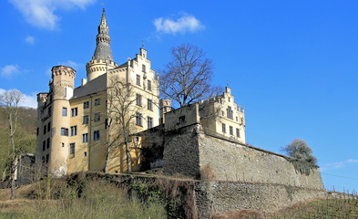 Fototapeta na wymiar Schloss Arenfels bei Bad Hönningen