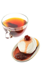 Tea, marshmallow and strawberry jam