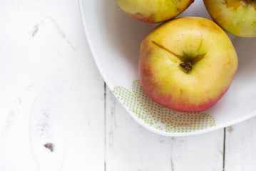 Some apples in the plate