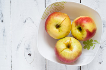 Some apples in the plate