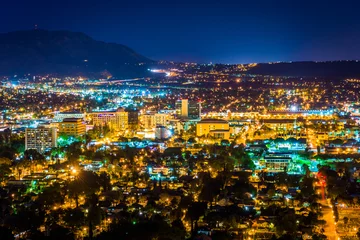 Fotobehang Night view of the city of Riverside, from Mount Rubidoux Park, i © jonbilous