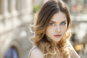Obraz premium Young beautiful woman