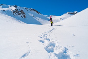 Fototapeta na wymiar Snowboarder in winter