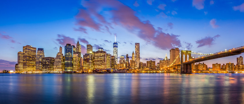 Fototapeta New York City Manhattan downtown skyline and Brooklyn bridge