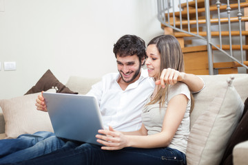 Fototapeta premium Couple using a notebook
