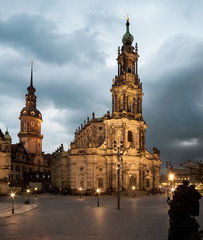 Fototapeta na wymiar Hofkirche in Dresden illuminated