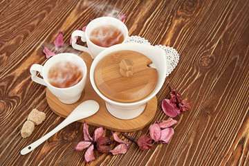 tea with sugar cubes on wooden