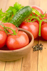 Setting pasta with tomato and garlic