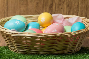 Fototapeta na wymiar wicker basket with easter eggs