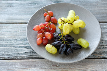 Various  grapes on a plate