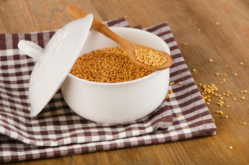 Mustard seeds in   bowl