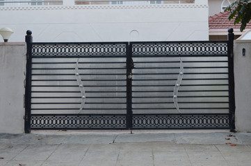 металлические декоративные ворота