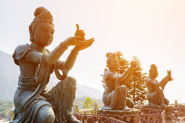 Naklejka premium Buddhist statues praising and making offerings to the Tian Tan B