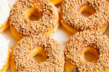 donuts - frische bunte Donuts