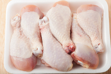 uncooked chicken legs
