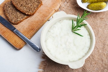 Lard with cracklings, garlic and apple