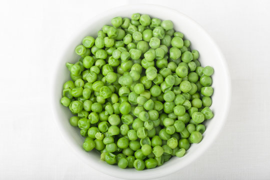 a bowl of cooked green peas, top view