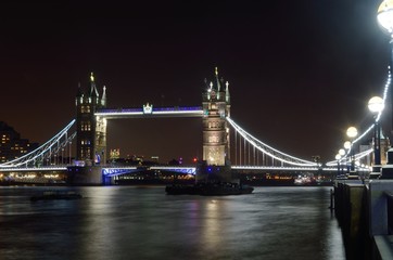 Fototapeta na wymiar Tower Bridge by Night