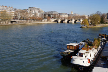 Péniche, Seine et Pont-Neuf