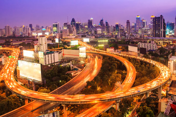 Fototapeta na wymiar bangkok expressway with cityscape at dusk