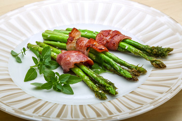 Grilled asparagus with bacon