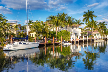 Fototapeta Expensive yacht and homes in Fort Lauderdale obraz
